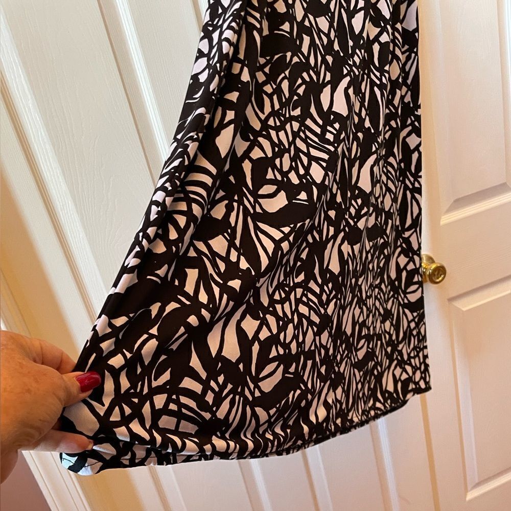 BLACK AND WHITE ELASTIC WAIST SKIRT BY EAST 5th SIZE LARGE EUC - Picture 7 of 7